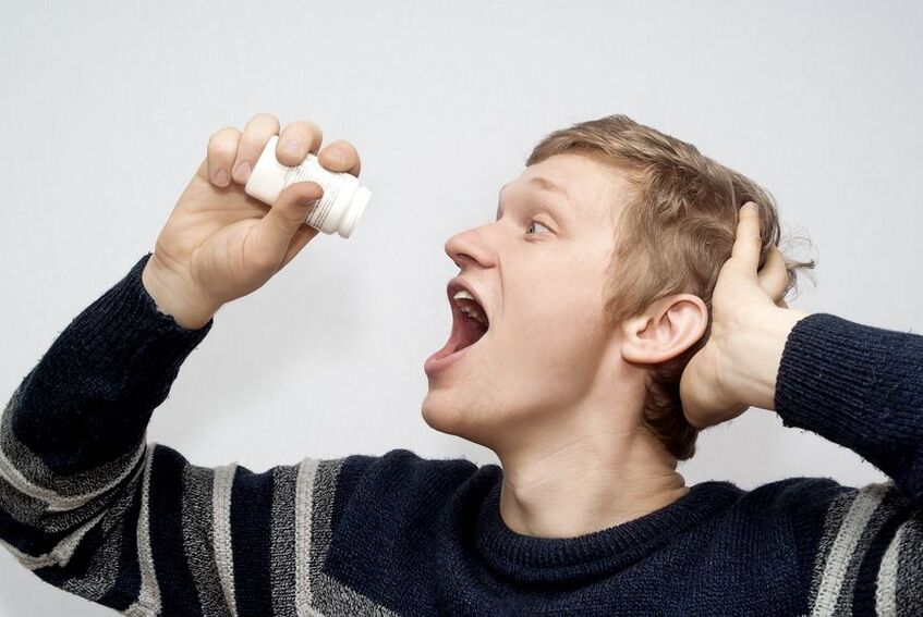 un hombre que toma drogas para la potencia